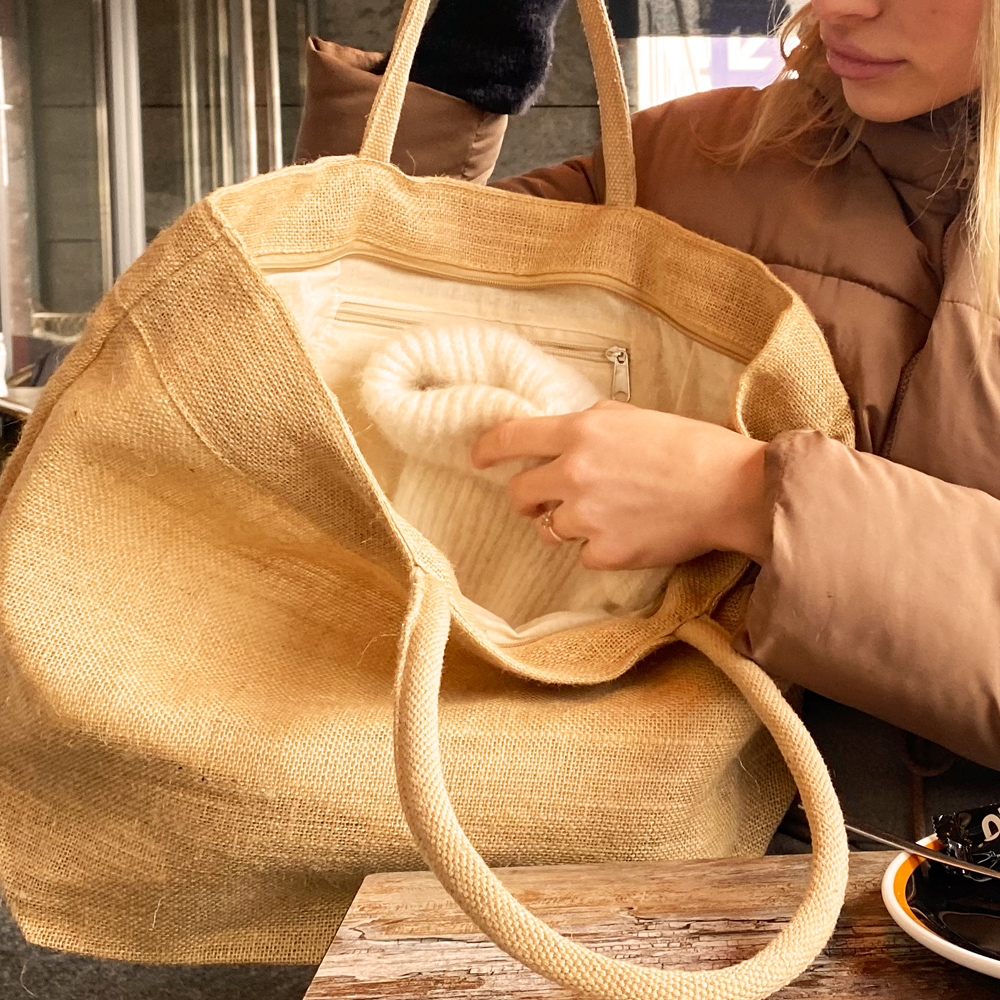 Jutetasche in Natur mit Reißverschlusss, Innenfutter und langen Griffen