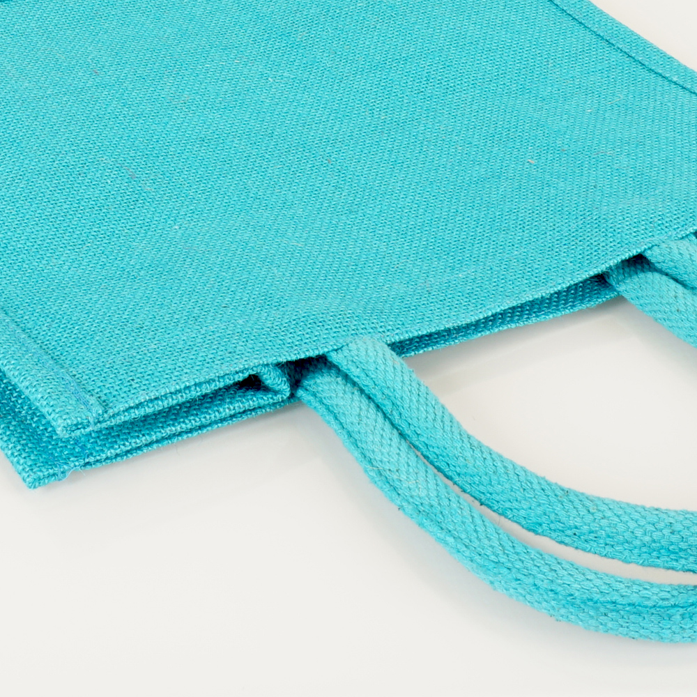 Jutetasche-Tragetasche-klein-gefärbt-hellblau-zum-Bedrucken-Detailansicht