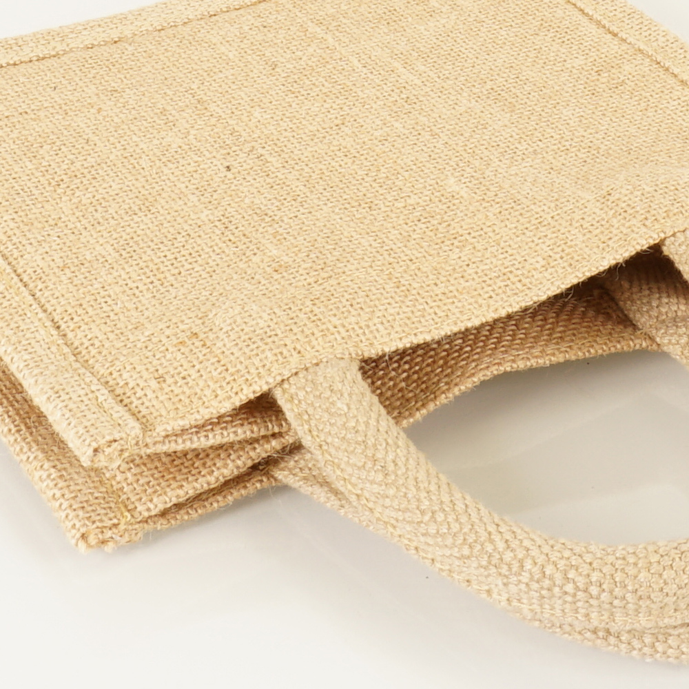 Jutetäschchen-und-Geschenktäschchen-in-Natur-zum-Bedrucken-Detailansicht